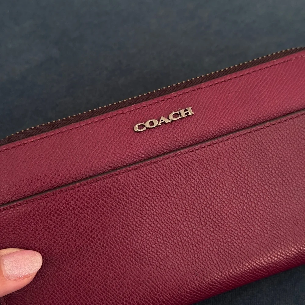 COACH New York Slim Wallet in Burgundy Color‎